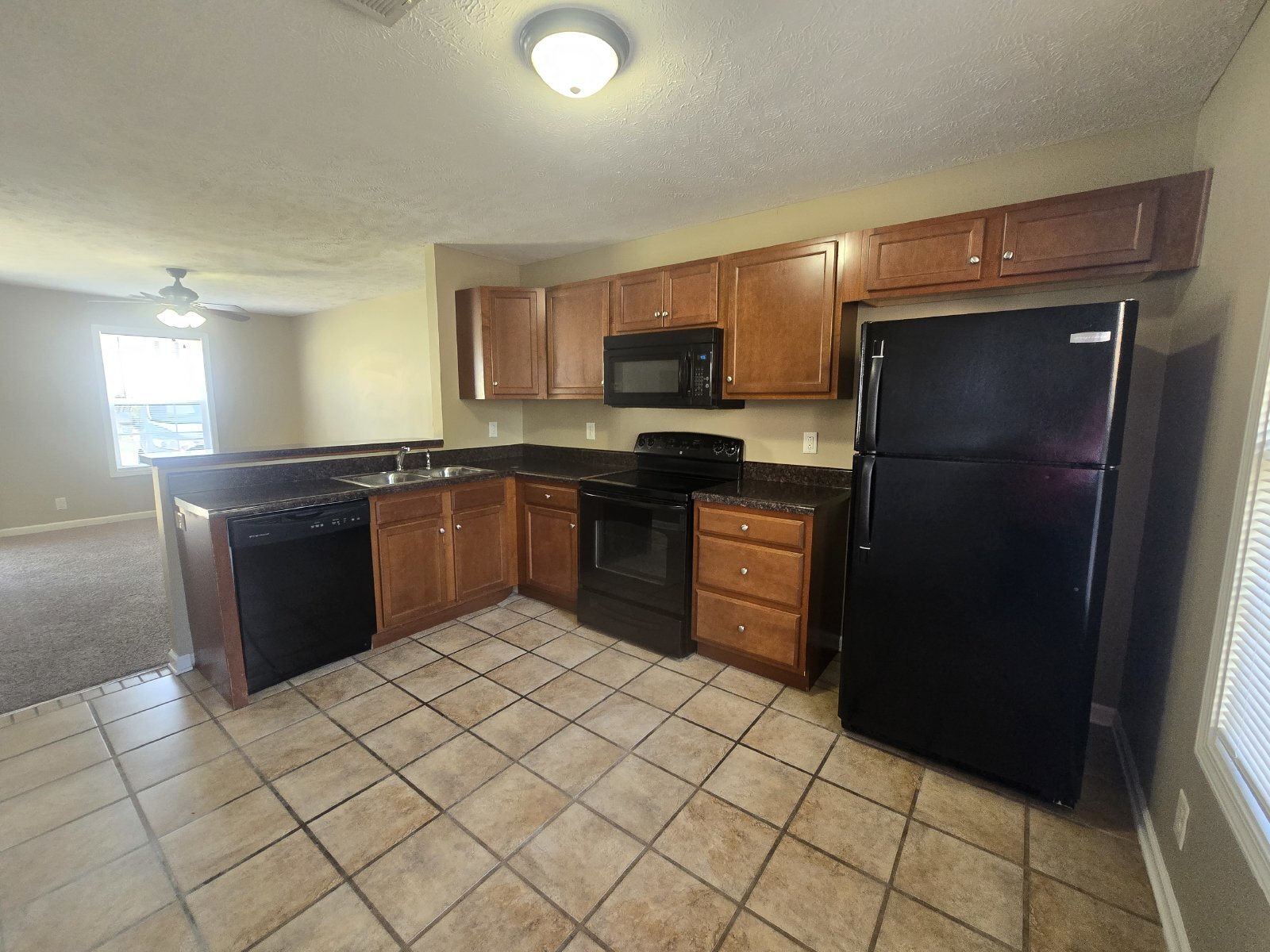 Building Photo - 812D Oak Arbor Ct