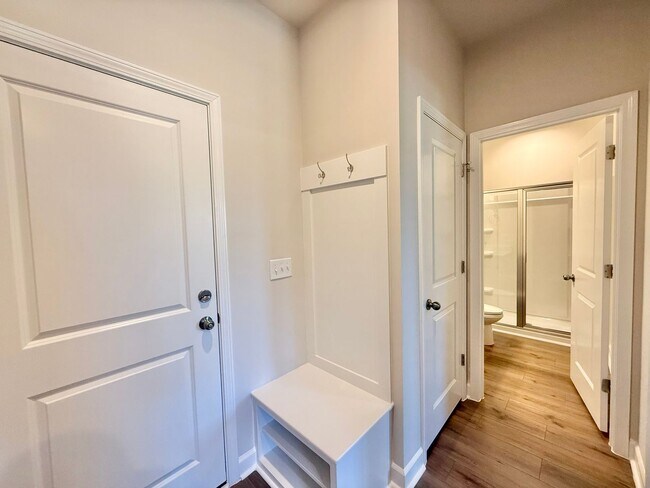 Building Photo - **OFFERING RENT PROMOTION FOR FIRST 6 MONT...