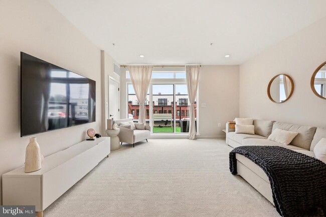 Building Photo - 22810 Tawny Pne Sq