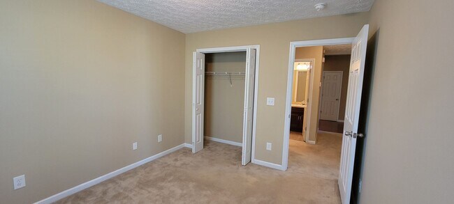 Building Photo - 4 Bedroom/ 2 Bath Home close to Fort Benning