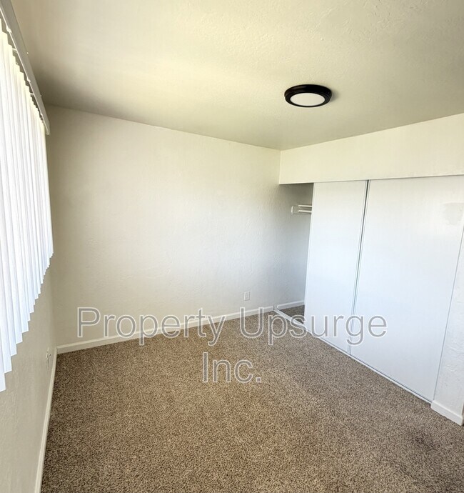 Building Photo - 330 Bird St