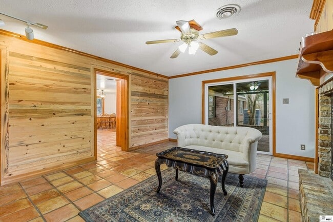 Building Photo - 1110 Hilton St