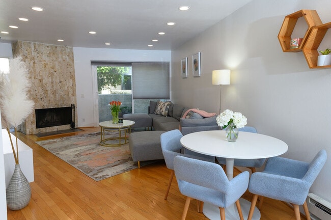 Building Photo - 8450 Via Sonoma