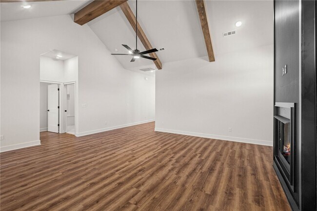 Building Photo - 431 Silverview Ave