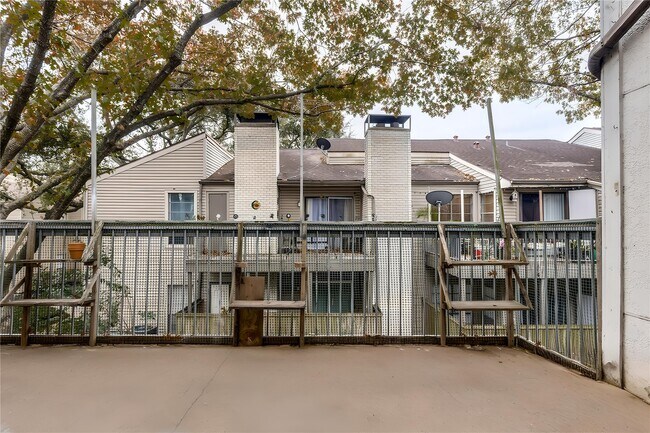 Building Photo - 9707 Richmond Ave.