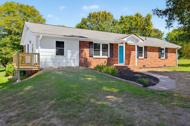 Building Photo - 3 bedroom, 2 bathroom House in Eden!