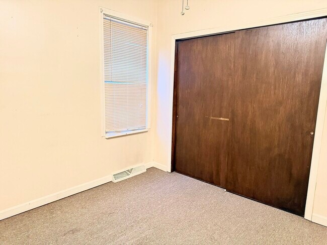 Building Photo - 87 Hathaway St