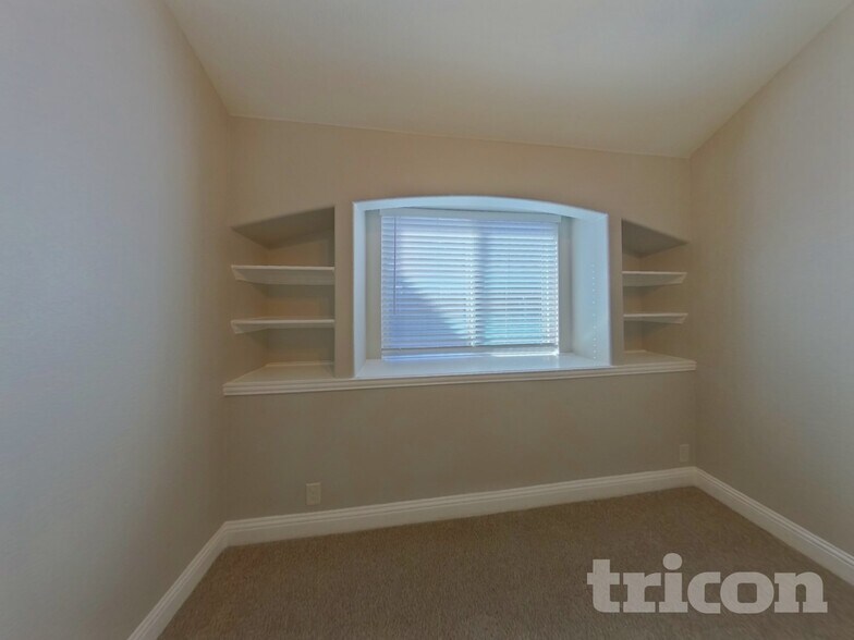 Building Photo - 625 Fox View Dr