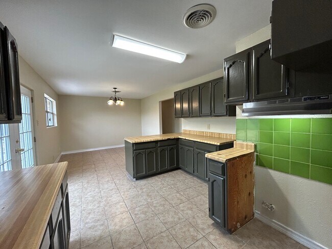 Building Photo - 1006 Laurel Dr