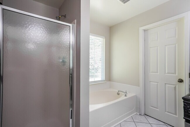 Building Photo - 204 Yellow Jasmine Path