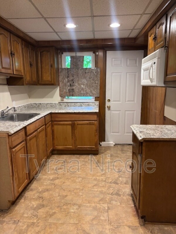 Building Photo - 1939 Ewald Cir