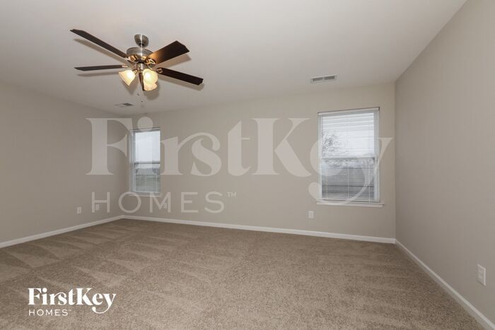Building Photo - 321 Holton Dr