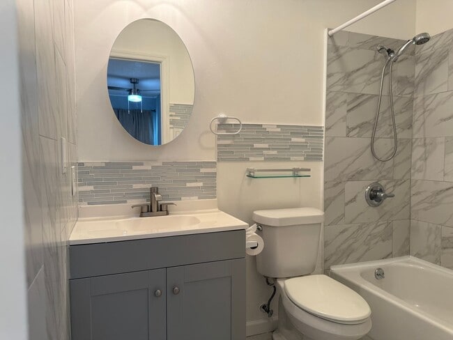 Building Photo - Cute Updated Home