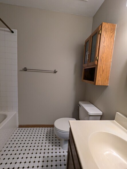 Building Photo - 245 Memory Ln