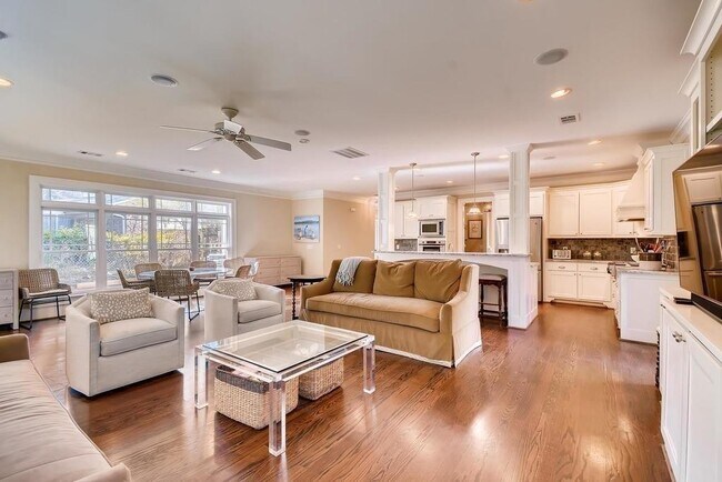 Building Photo - 2105 Brookview Dr NW