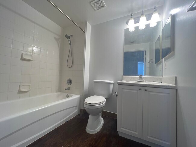 Building Photo - 255 Evernia St