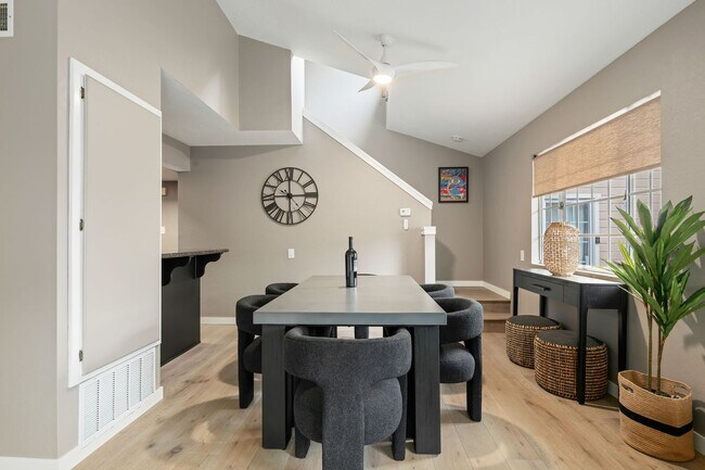 Building Photo - Fully Remodeled East Side Townhome – Furnished & Move-In Ready!