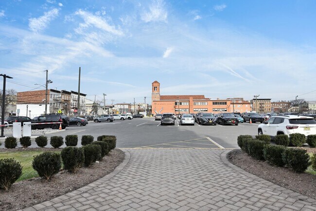 Building Photo - 500 Central Ave