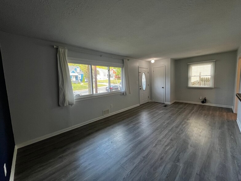 Building Photo - 4905 78th Ave