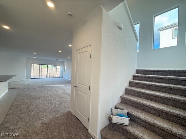Building Photo - 7516 Castlegreen Ave