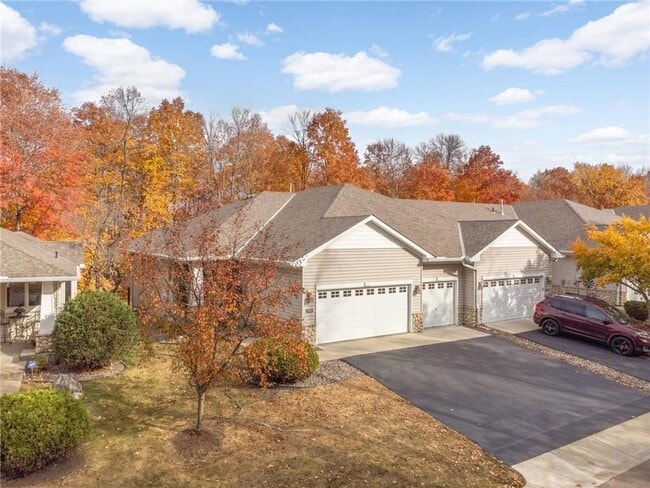 Building Photo - 9280 Blackoaks Ct N
