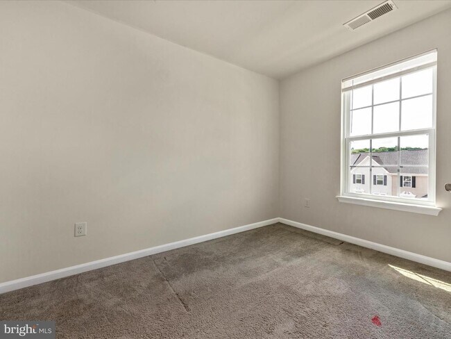 Building Photo - 76 Norwood Dr