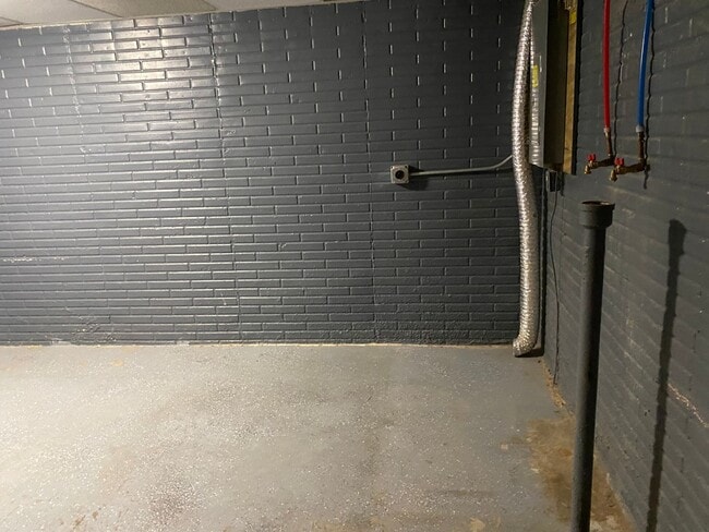 Building Photo - Check Out This Huge 4-Bedroom House!