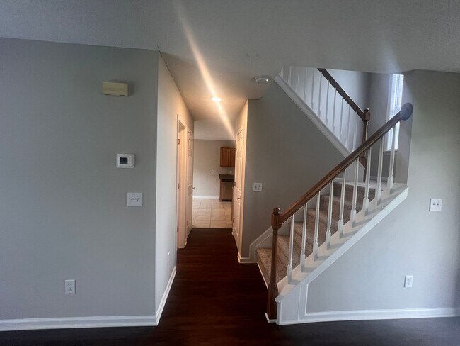 Building Photo - Charming 3-Bedroom Home with Endless Poten...