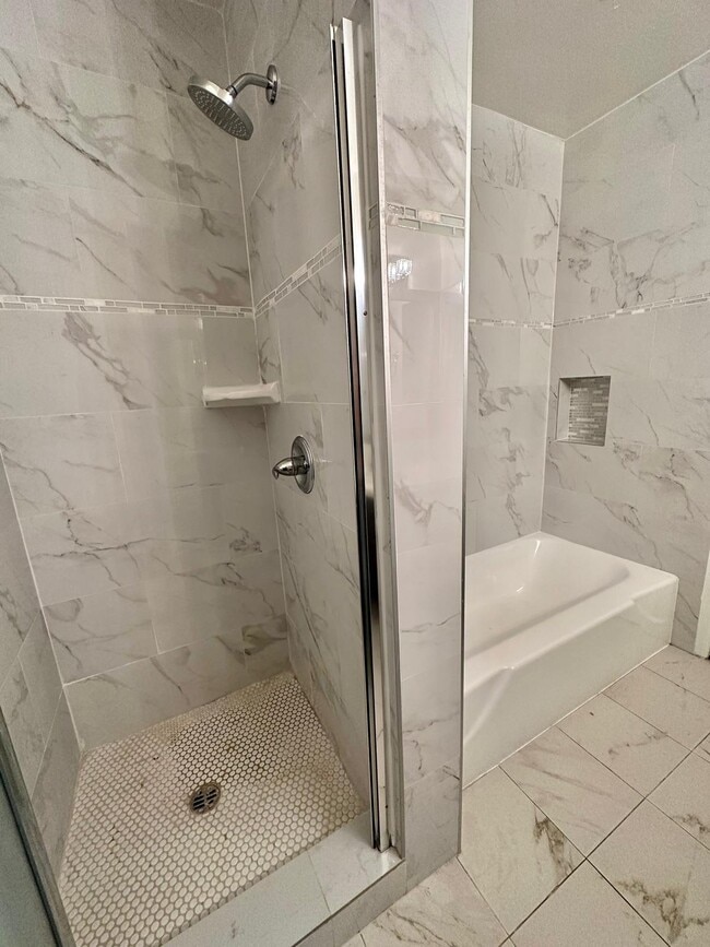 Building Photo - 7545 Hampton Ave