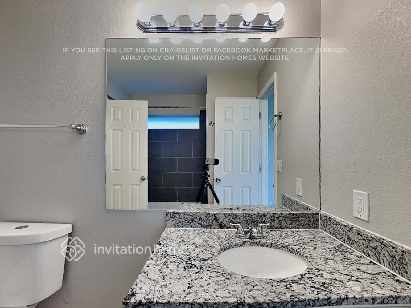 Building Photo - 8885 Cloverleaf Cir