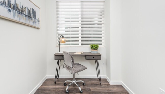 Building Photo - Haskell Row