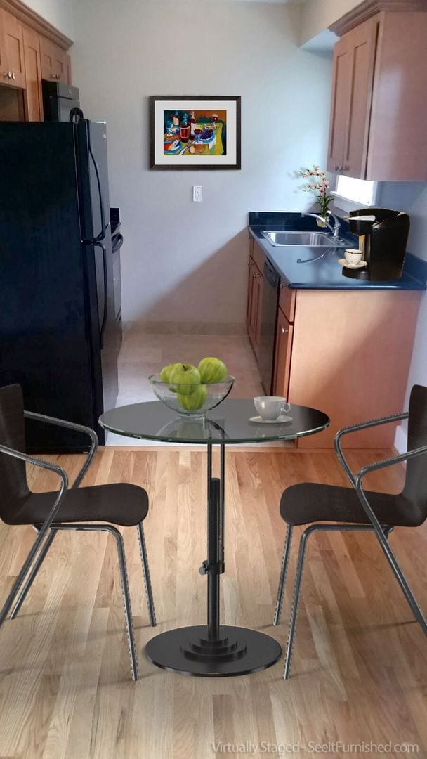 Building Photo - Lower 1 bed, off street parking, hardwoods...