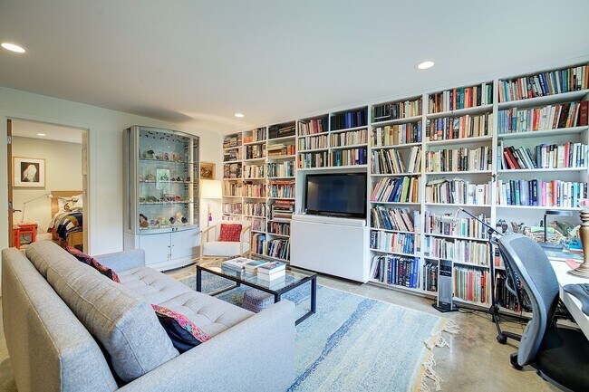 Building Photo - 4Bd/2.5Ba Seattle Home