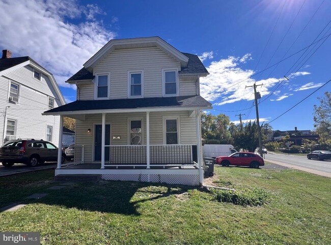Primary Photo - 102 Tennis Ave