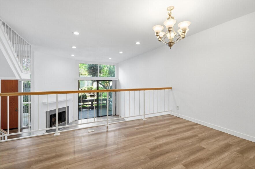 Building Photo - 9000 Vanalden Ave