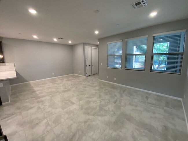 Building Photo - Townhouse in Summerlin North