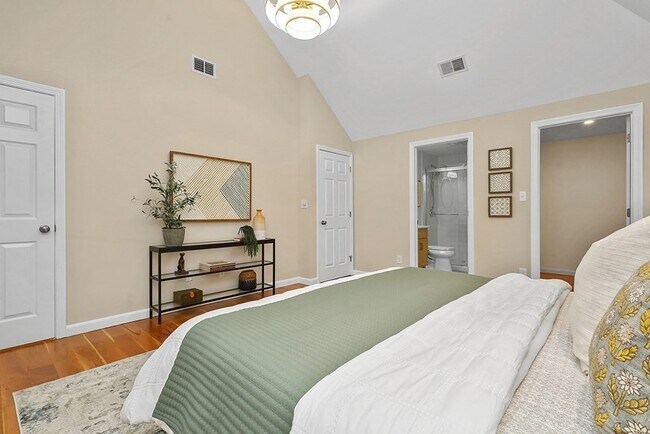 Building Photo - 94 Hudson Rd