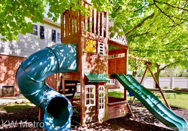 Building Photo - 27689 Echo Valley E