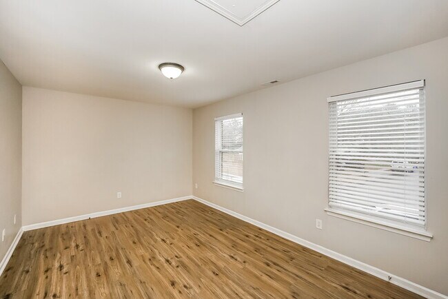 Building Photo - 255 Flanders Dr