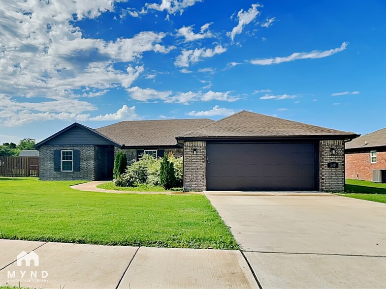 Primary Photo - 507 Eagle Dr
