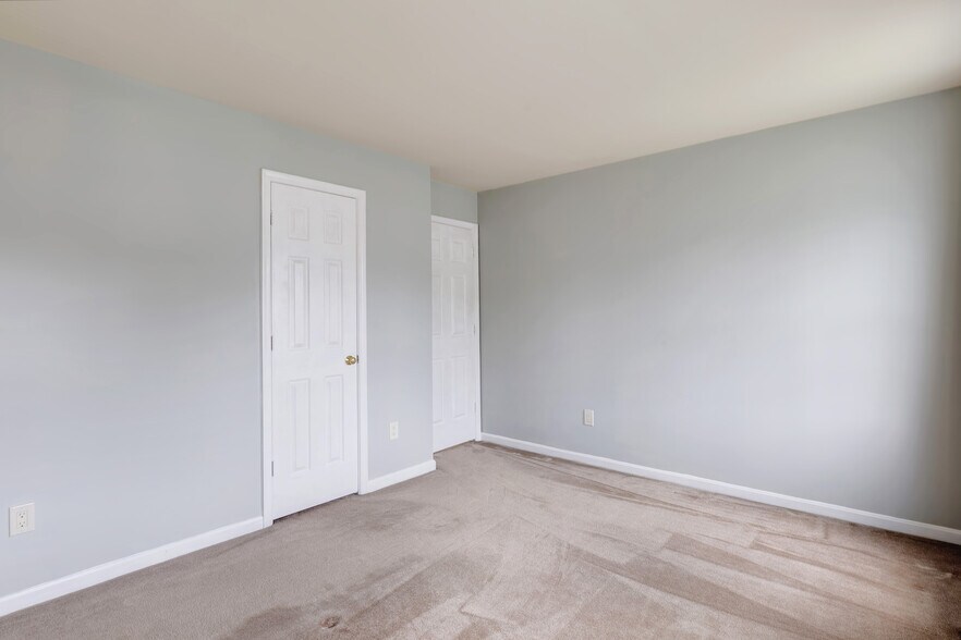 Building Photo - 8010 Old Parsonage Ct