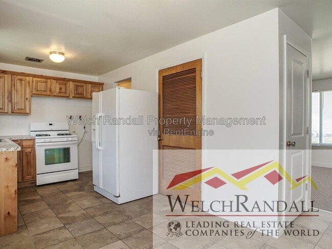 Building Photo - 868 W 4400 S