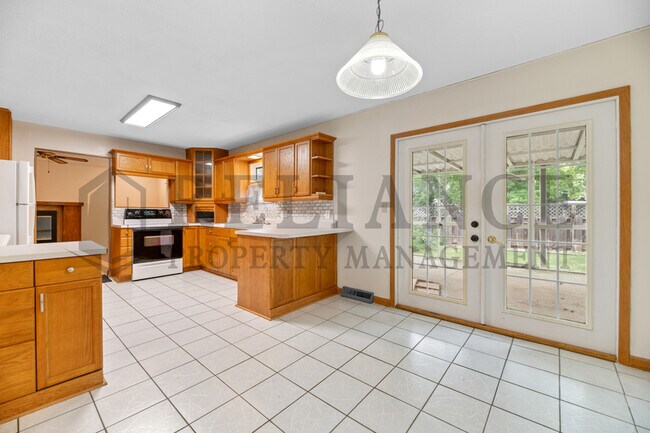 Building Photo - 614 N Brownthrush Ln