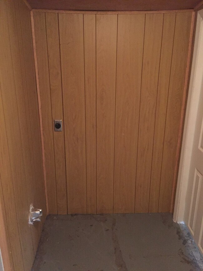 Building Photo - **AVAILABLE NOW**Total Electric East Columbus 4 bedroom/1 bathroom Home for Rent***