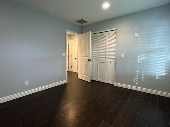 Building Photo - Elegant North Glendale Retreat with Premium Upgrades