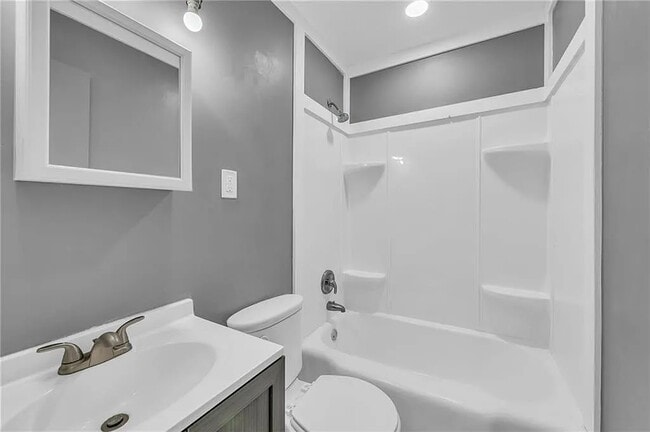 Building Photo - 114 N Emma St