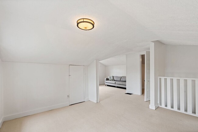 Building Photo - Adorable East Nashville Cottage w/ HUGE Fully-Fenced backyard!