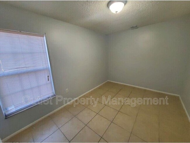 Building Photo - 1705 Ridgewood Ln