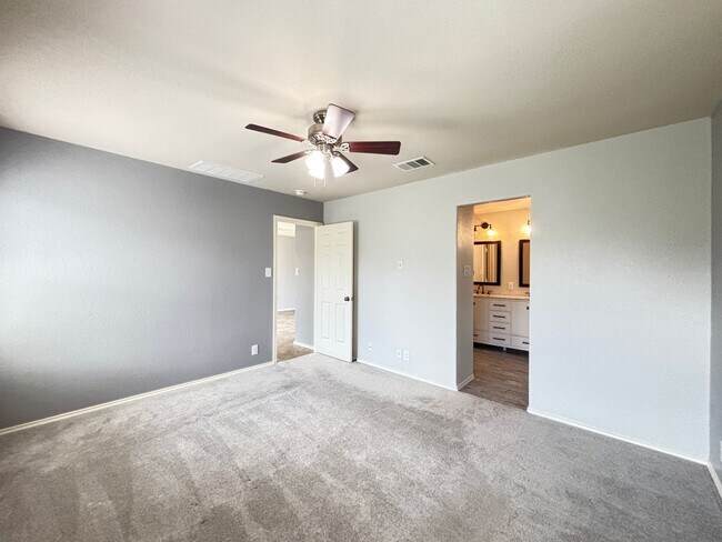 Building Photo - Beautiful 3-bed 2-Bath home in Avery Park ...