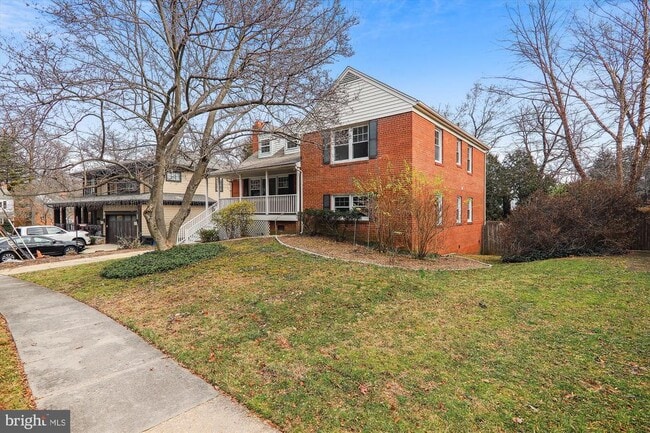 Building Photo - 9213 Cypress Ave